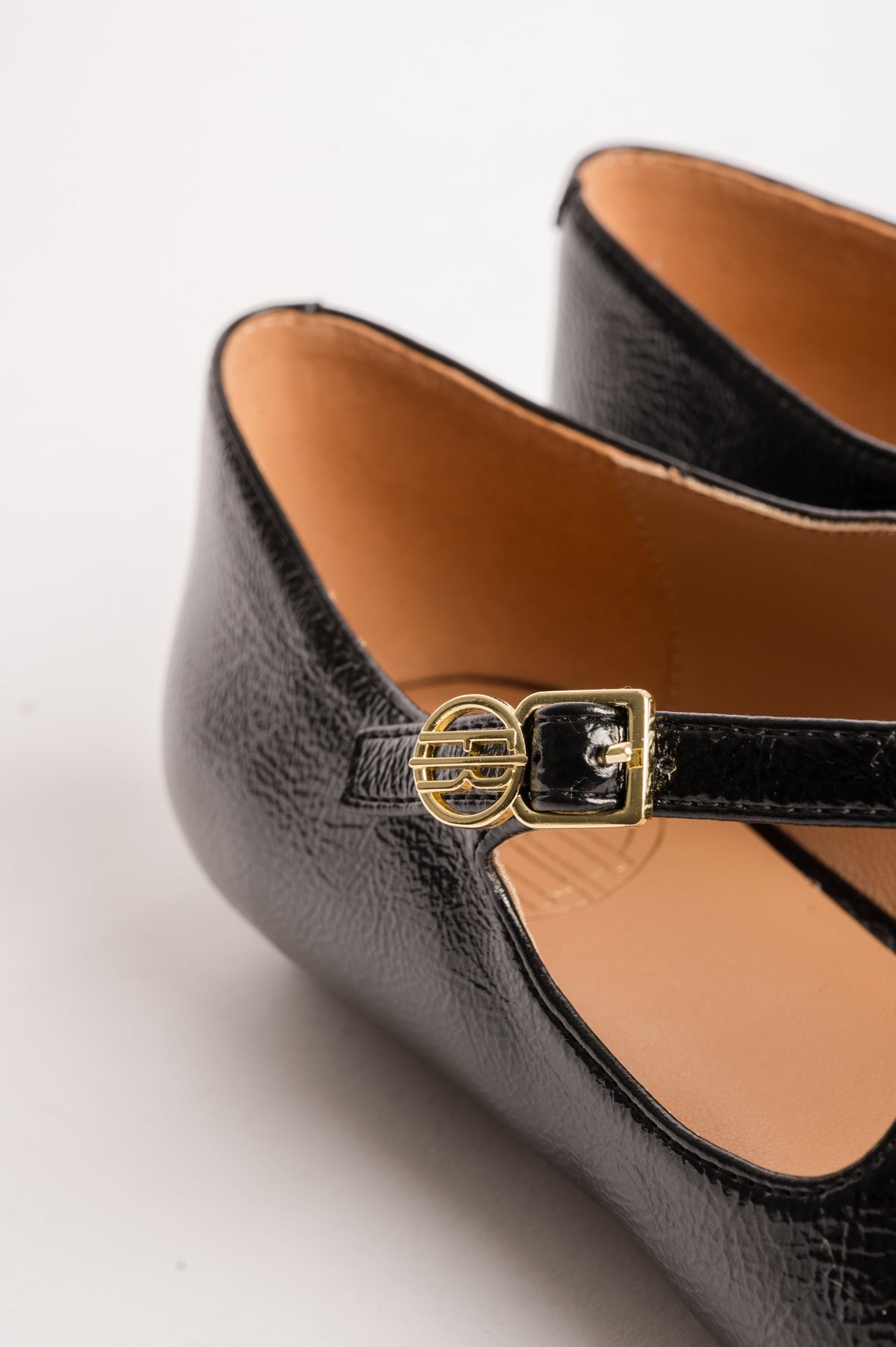 Pointy ballerina shoes