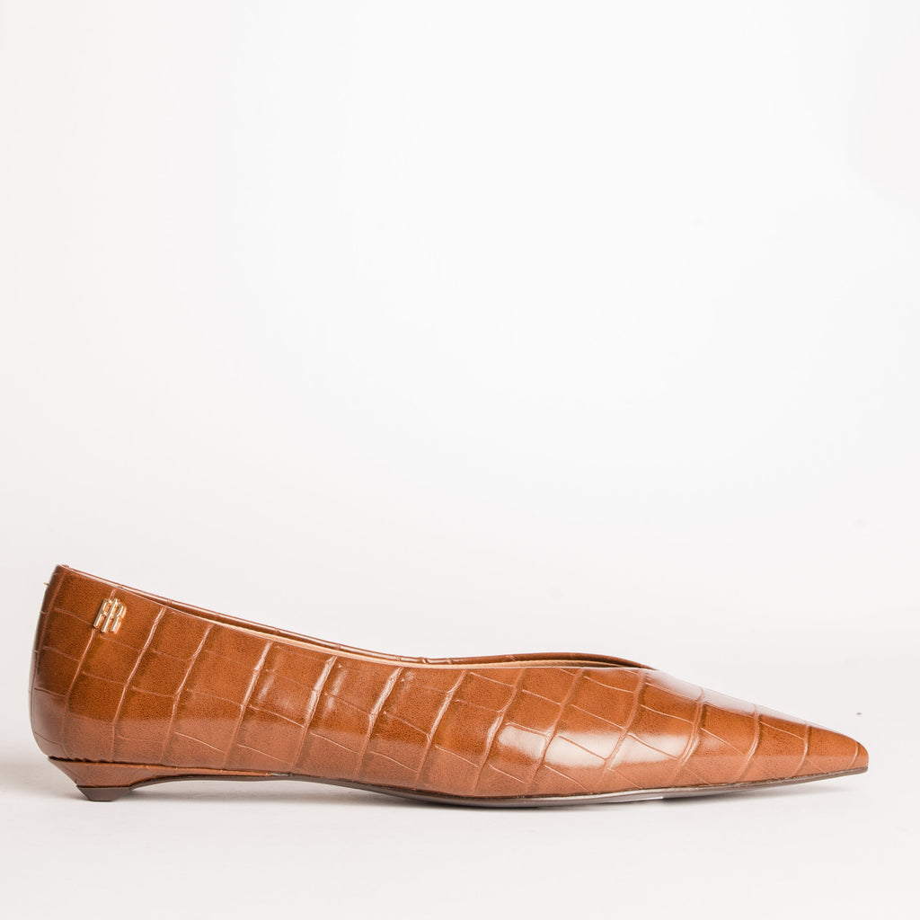 Pointy ballerina shoes