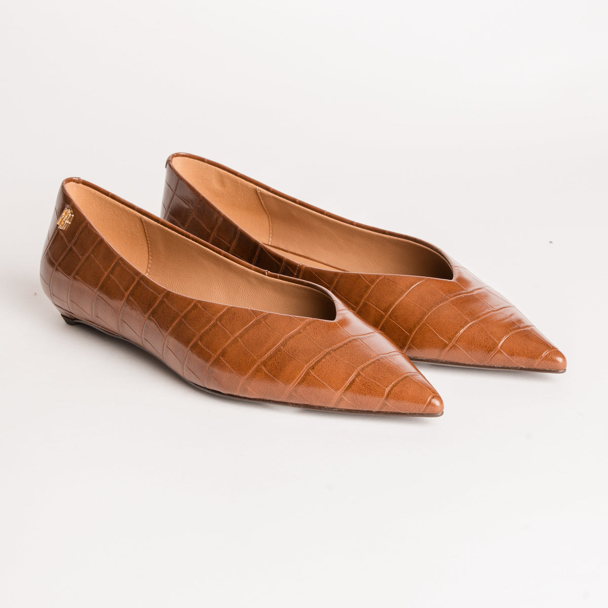 Pointy ballerina shoes