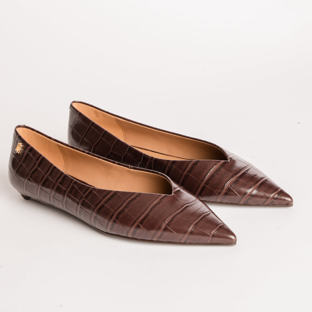 Pointy ballerina shoes
