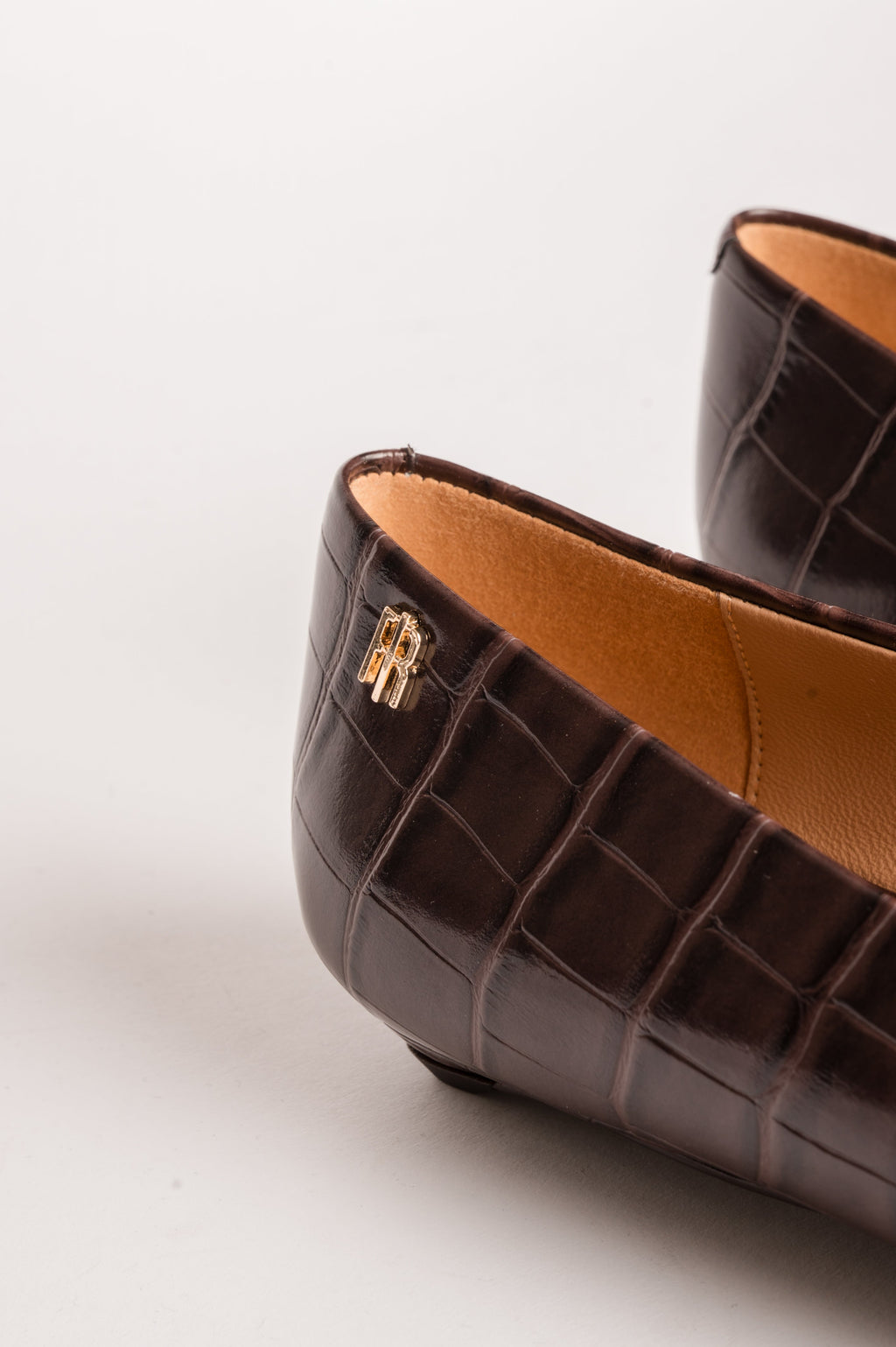 Pointy ballerina shoes