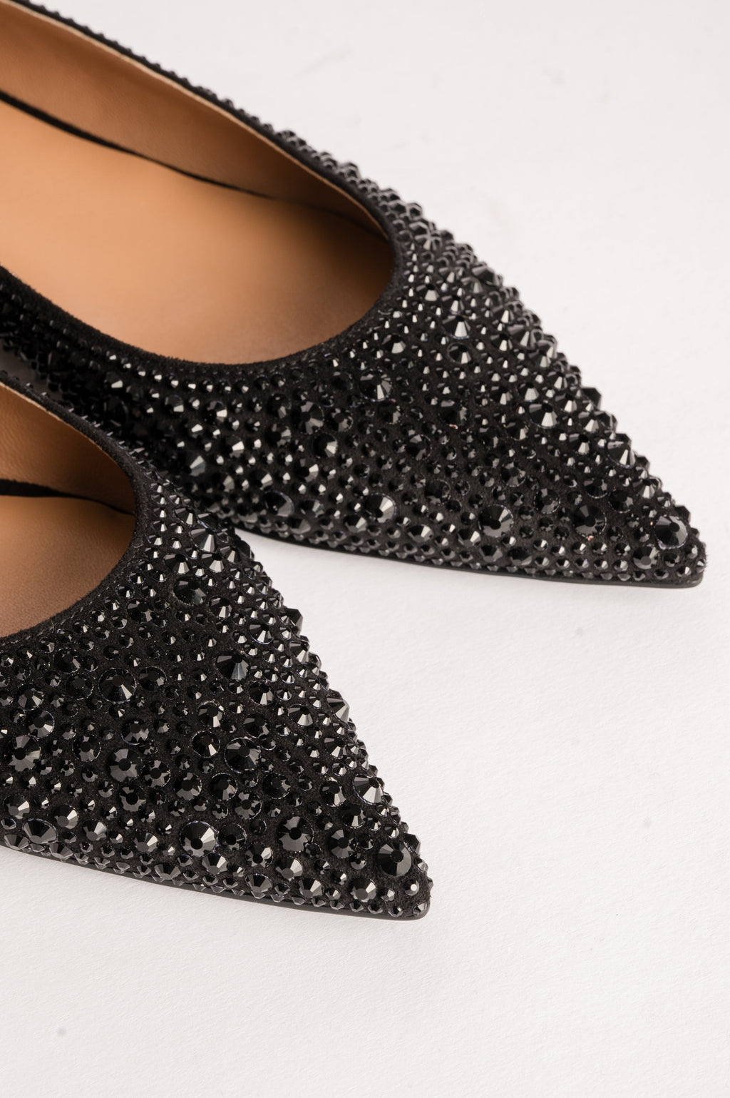Pointy ballerina shoes with strasses