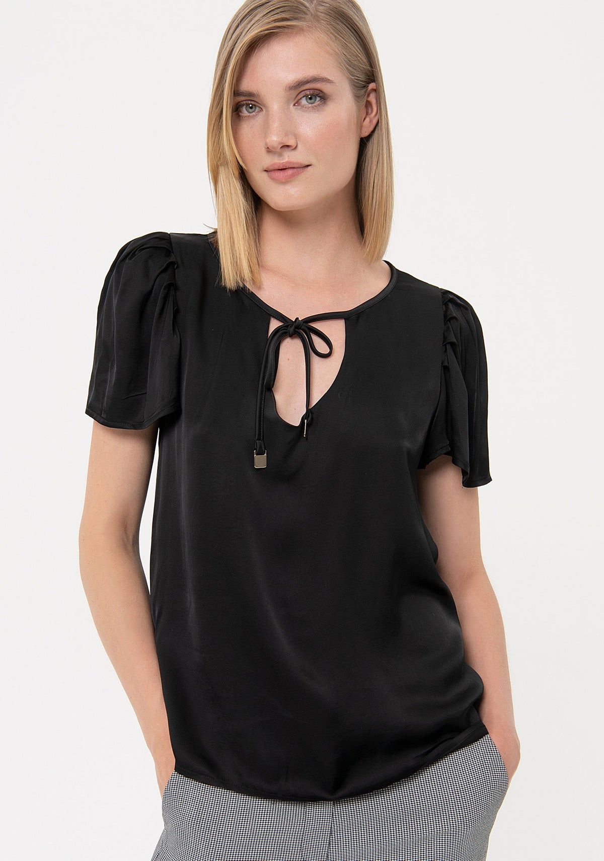 Harper | Blusa de corte recto con abertura en forma de lágrima en el cuello
