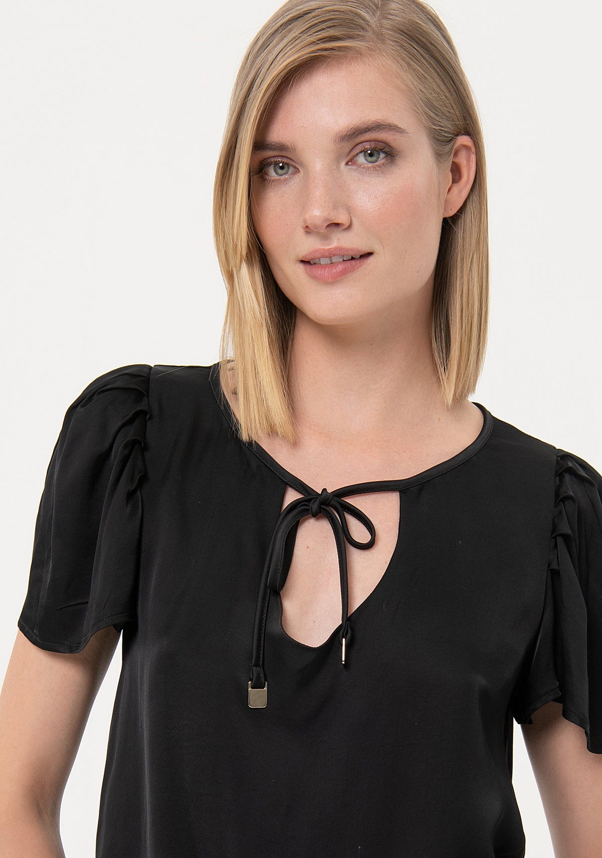 Harper | Blusa de corte recto con abertura en forma de lágrima en el cuello