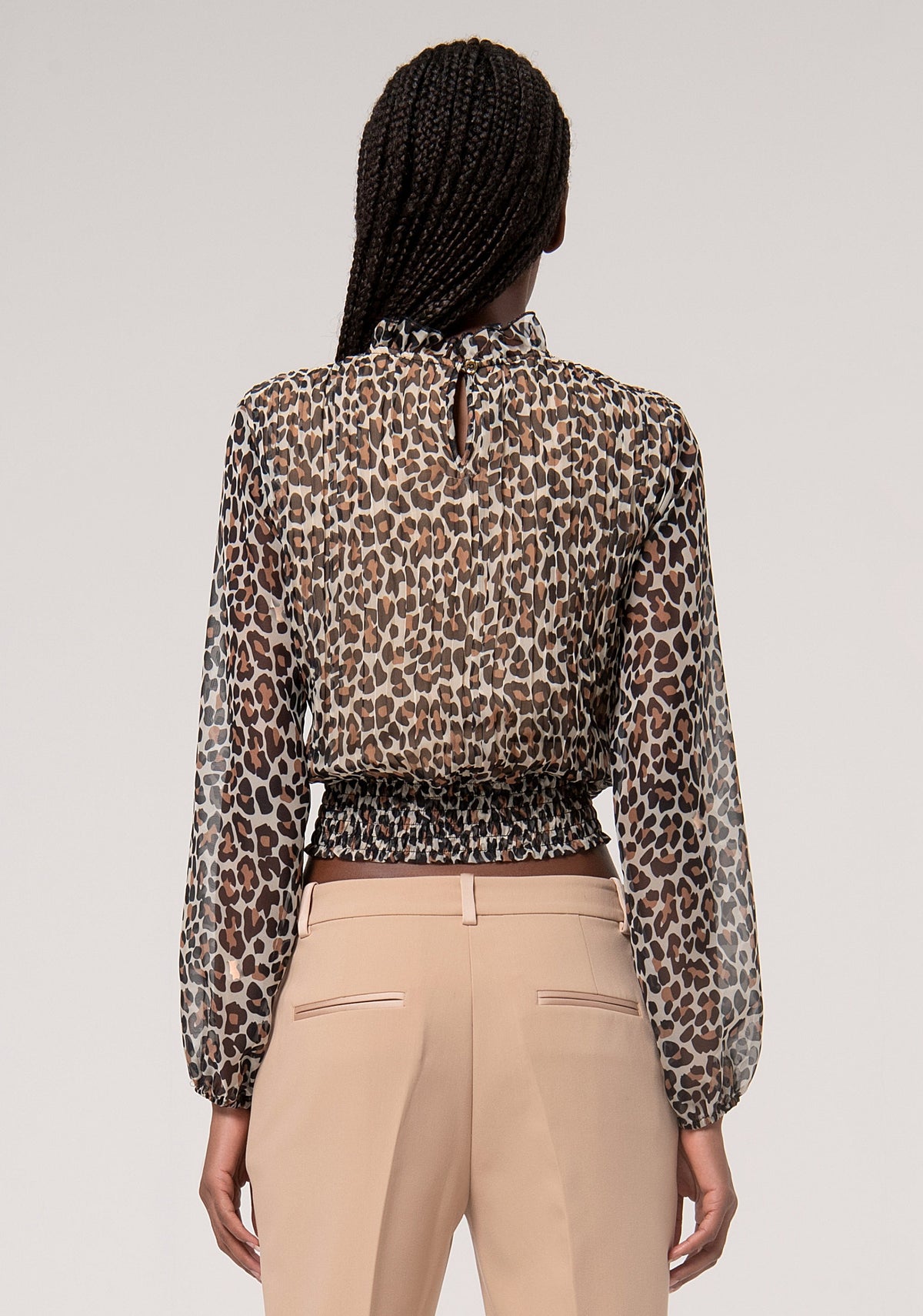 Skylar | Blusa corta con efecto plisado y estampado animalista