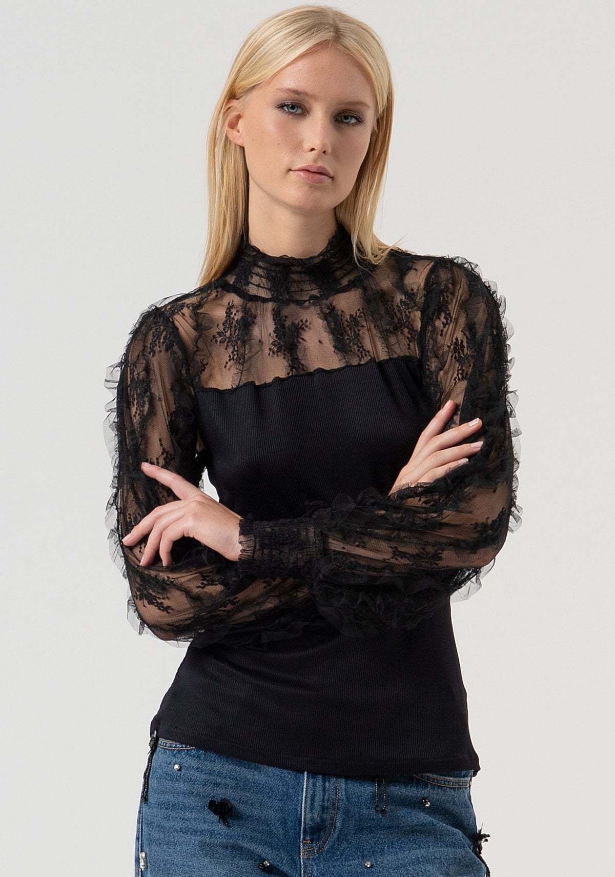 Ava | Blusa de corte entallado con detalles de encaje