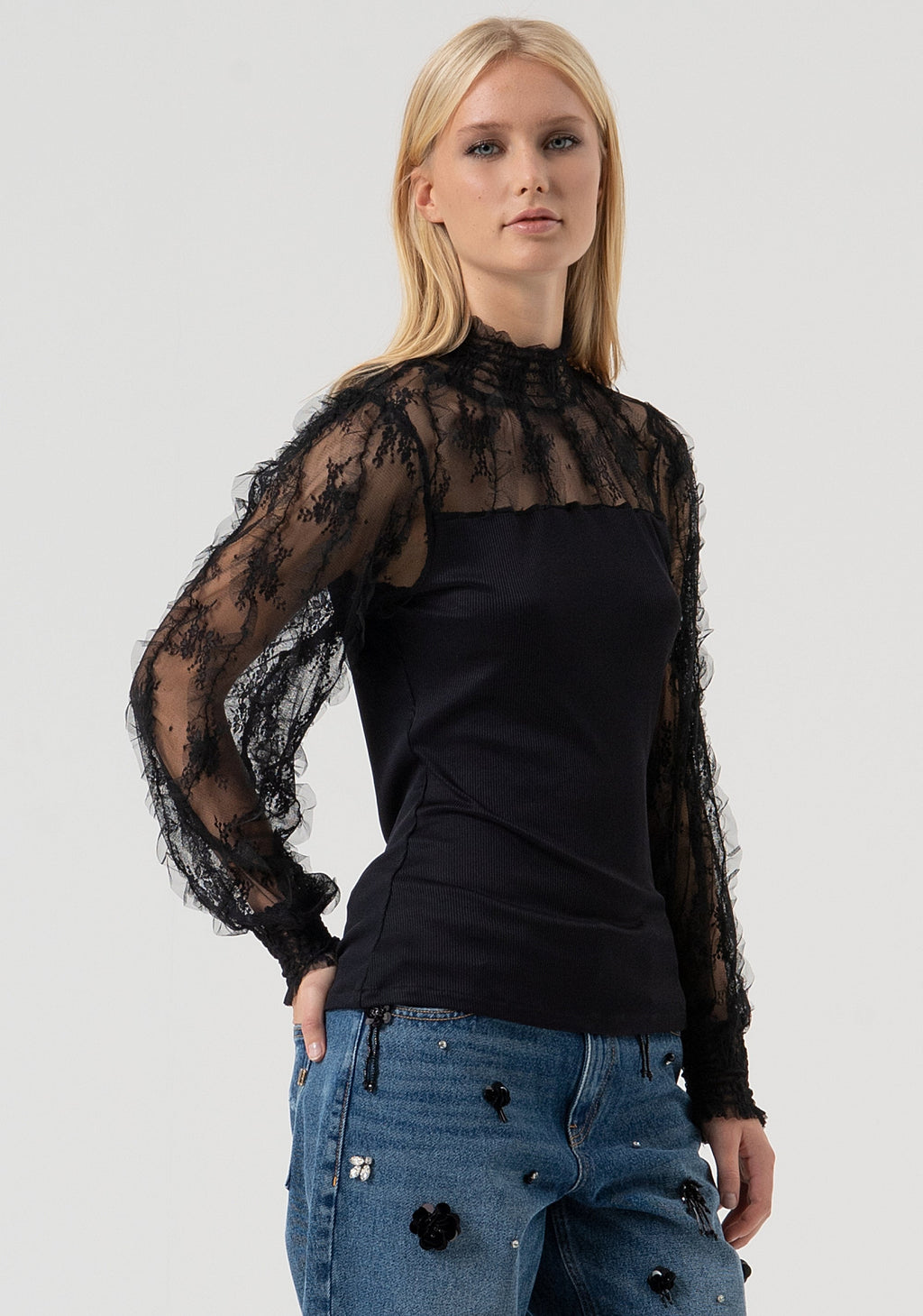 Ava | Blusa de corte entallado con detalles de encaje