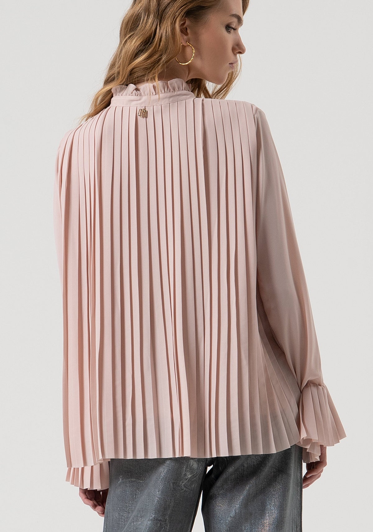 Zoe | Blusa de corte amplio confeccionada en tejido con efecto plisado