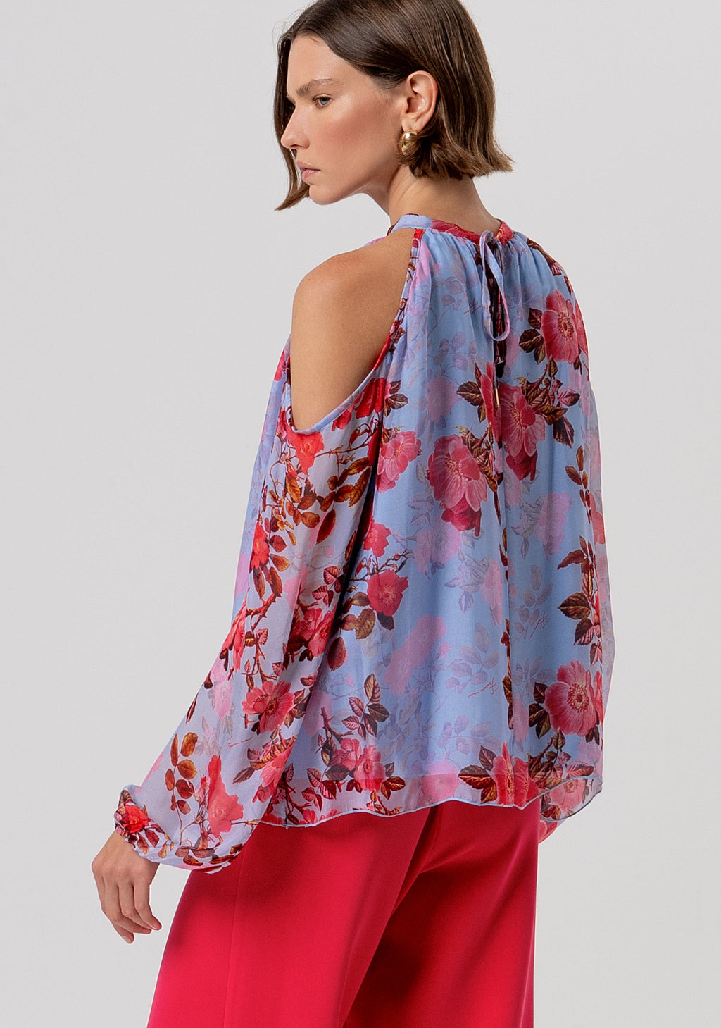 Alessia | Top de corte recto confeccionado en un tejido suave con estampado de seda y flores