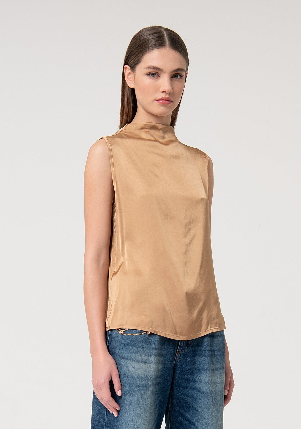 Violet | Blusa sin mangas confeccionada en satén