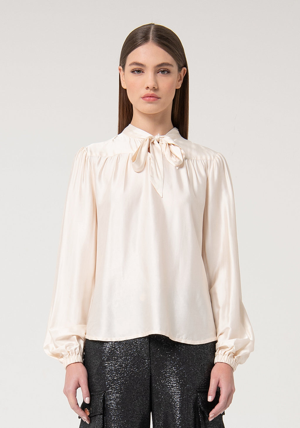 Blouse A-shape made in satin