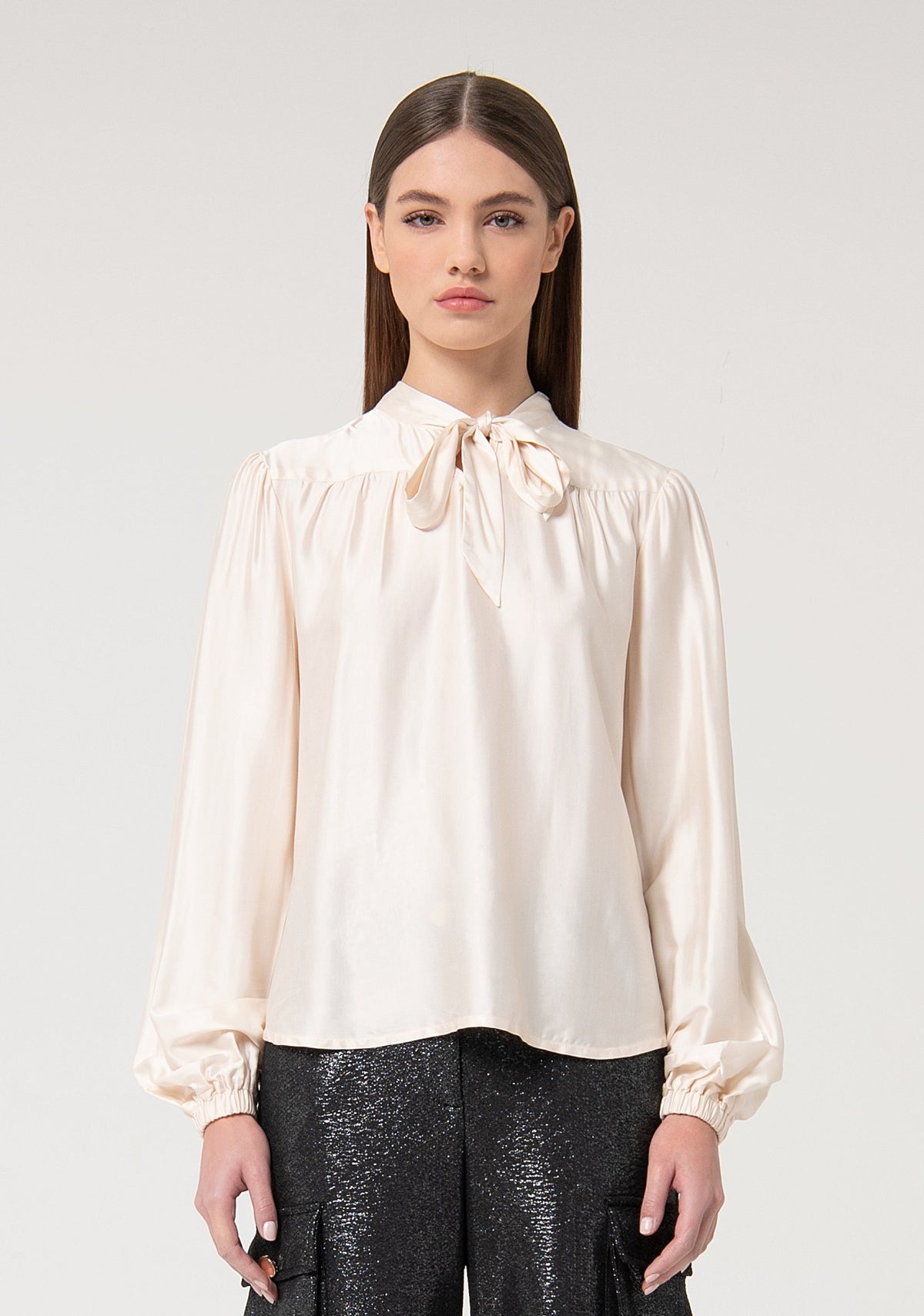Blouse A-shape made in satin
