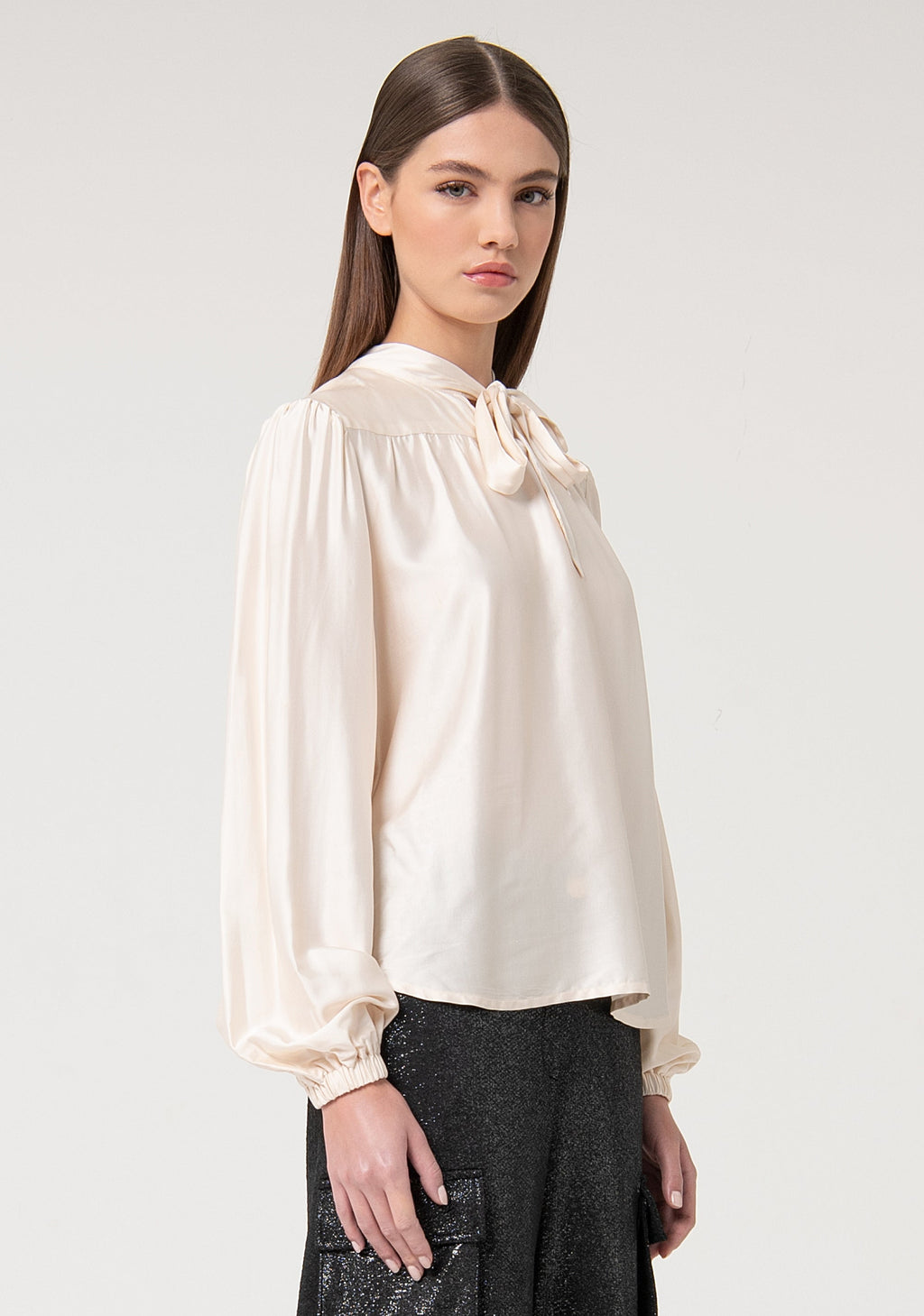 Blouse A-shape made in satin