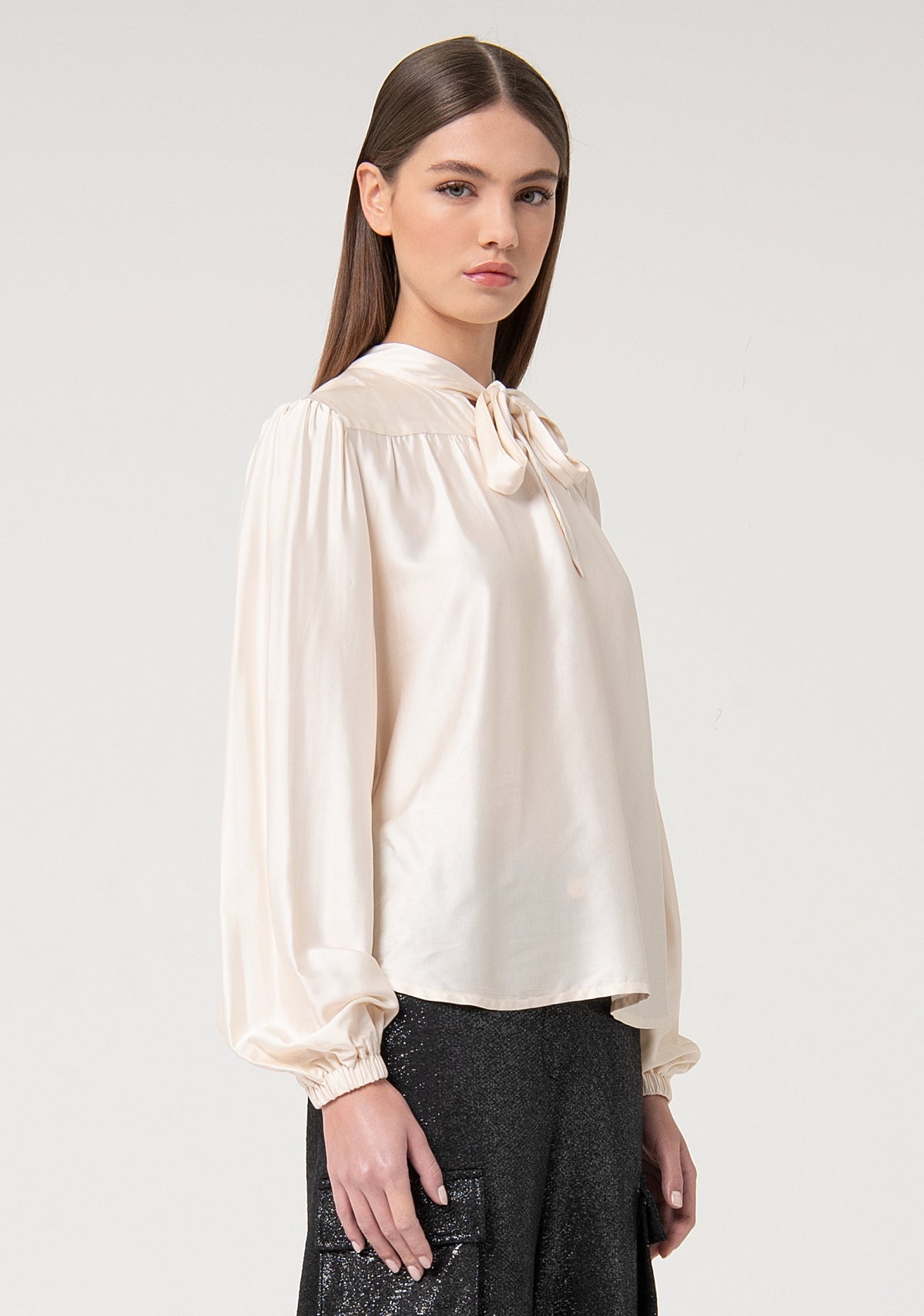 Blouse A-shape made in satin