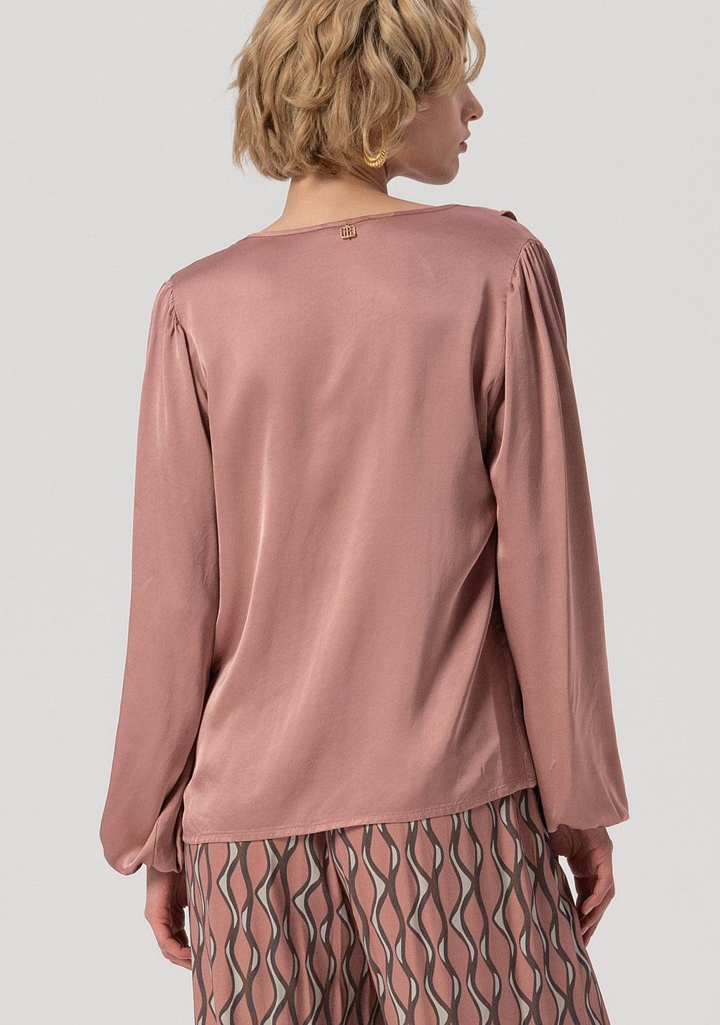 Rose | Blusa de corte recto confeccionada en satén