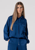 Beatrice | Blusa de corte recto con capucha, confeccionada en satén