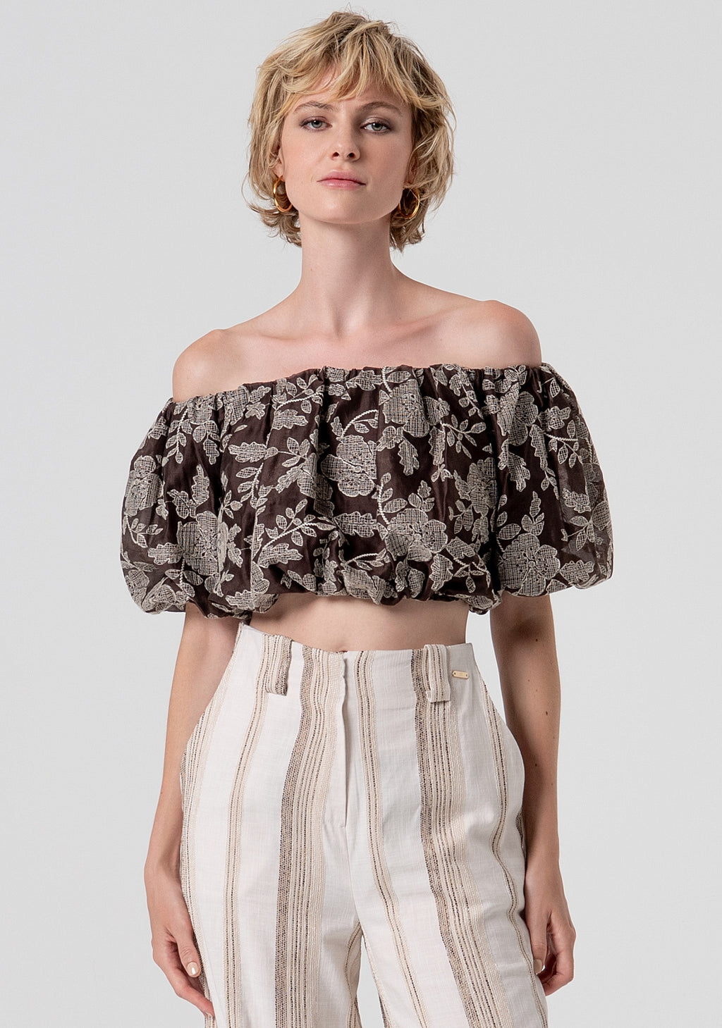 Top cropped made in embroidered fabric