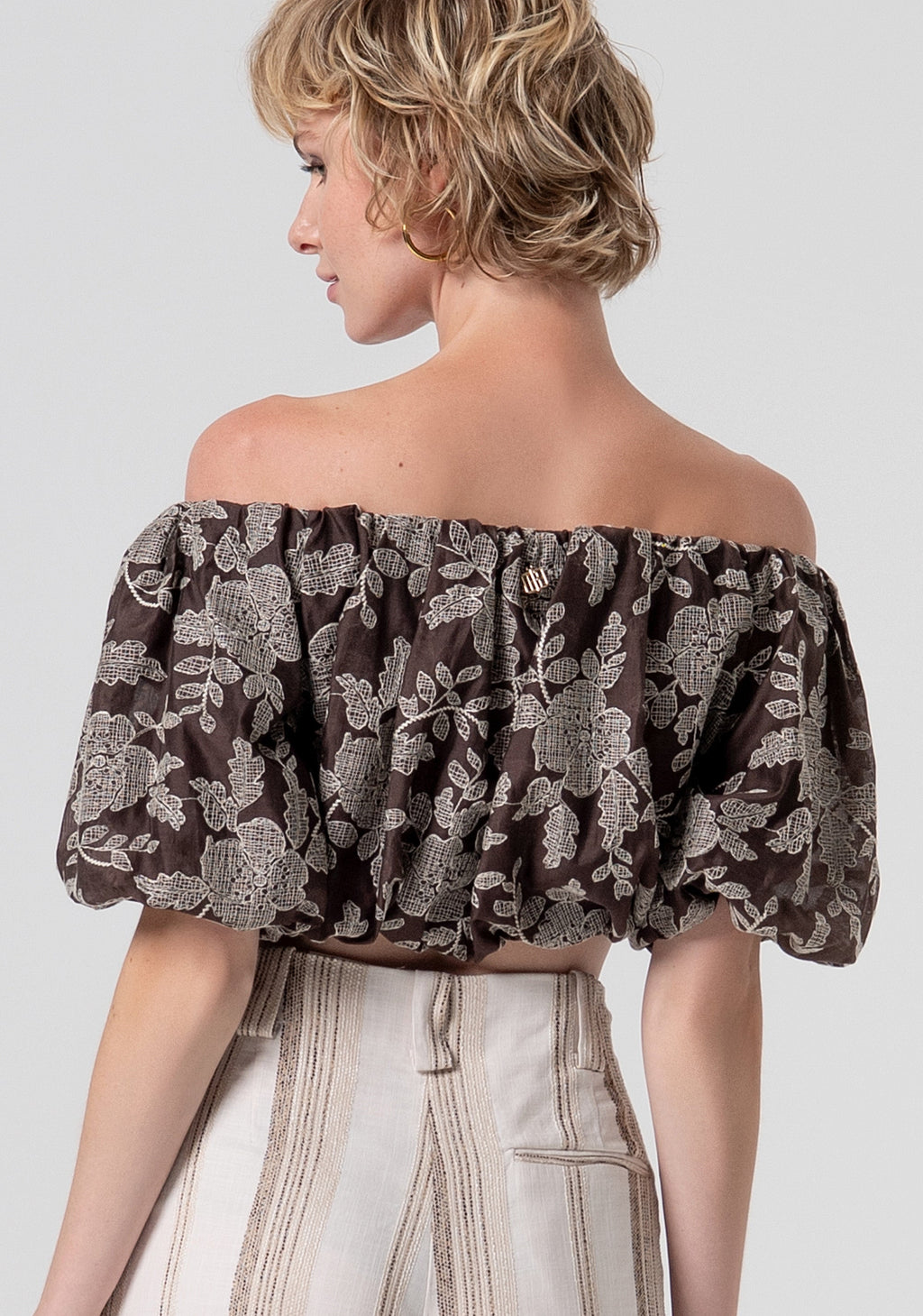 Top cropped made in embroidered fabric