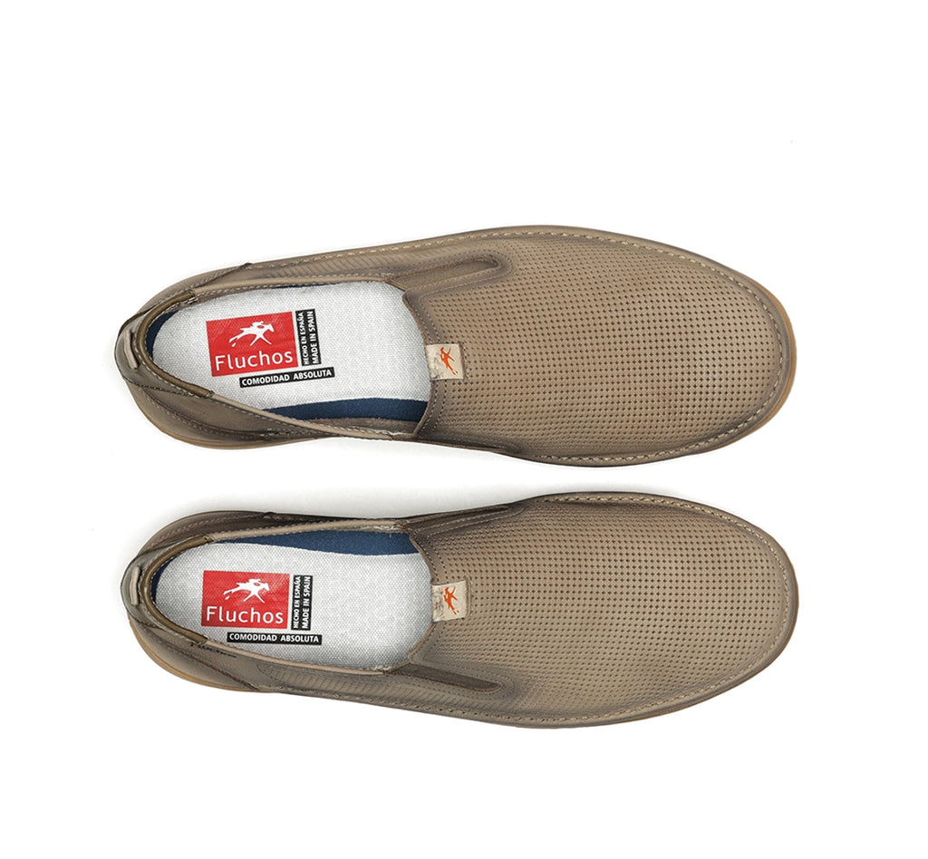 LEONARDO Zapatillas sin cordones color topo