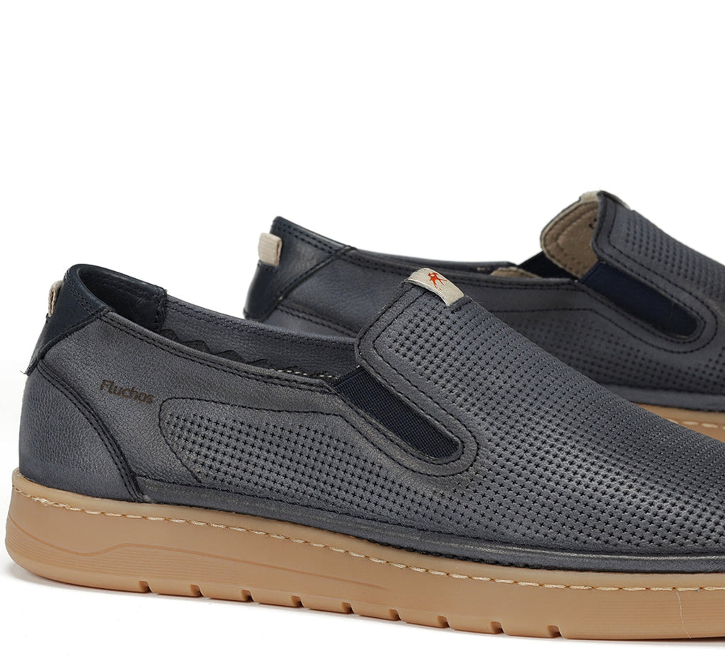 LEONARDO Zapatillas sin cordones color topo
